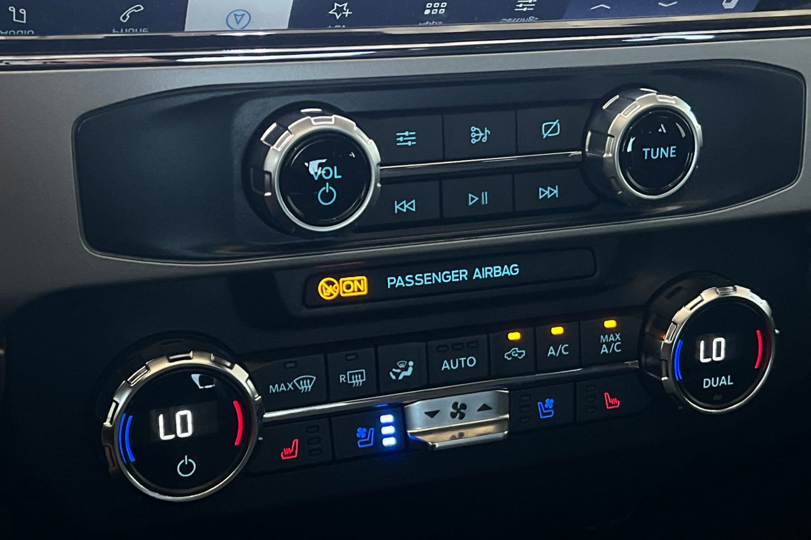 Certified 2022 Ford F250 Lariat w/ Black Appearance Package image 21