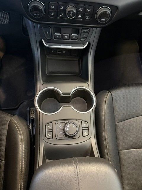 Used 2021 GMC Terrain SLT w/ Infotainment Package II image 16