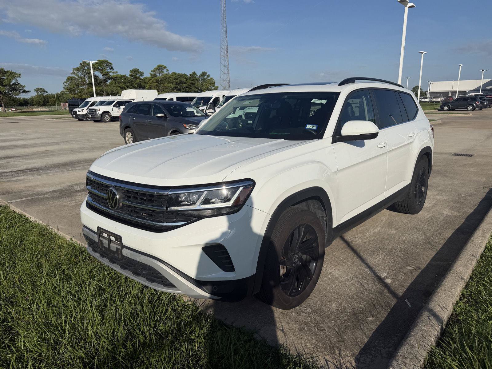 Used 2022 Volkswagen Atlas SE w/ Panoramic Sunroof Package FWD image 12