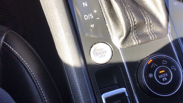 Used 2020 Volkswagen Atlas Cross Sport SE image 23