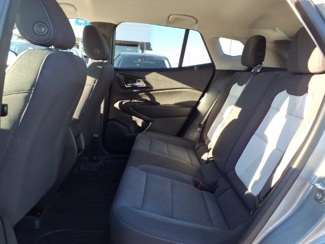 Used 2024 Chevrolet Trax LS w/ LS Convenience Package FWD image 11