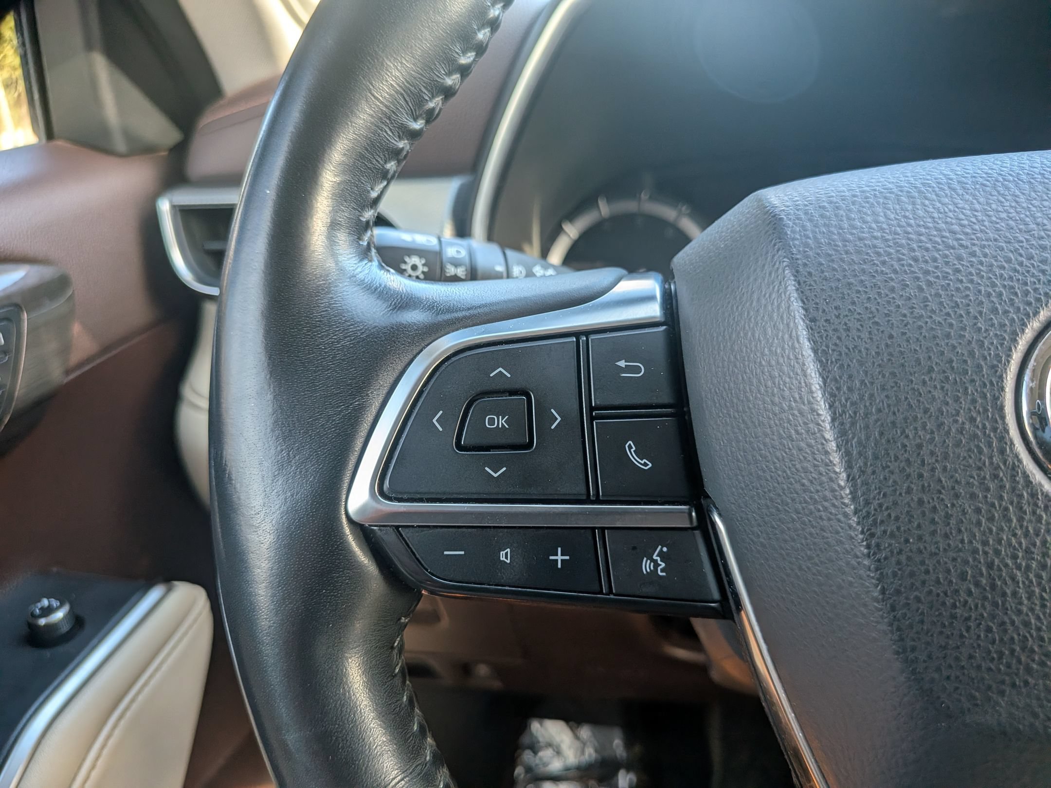Used 2021 Toyota Highlander Platinum AWD/4WD image 18