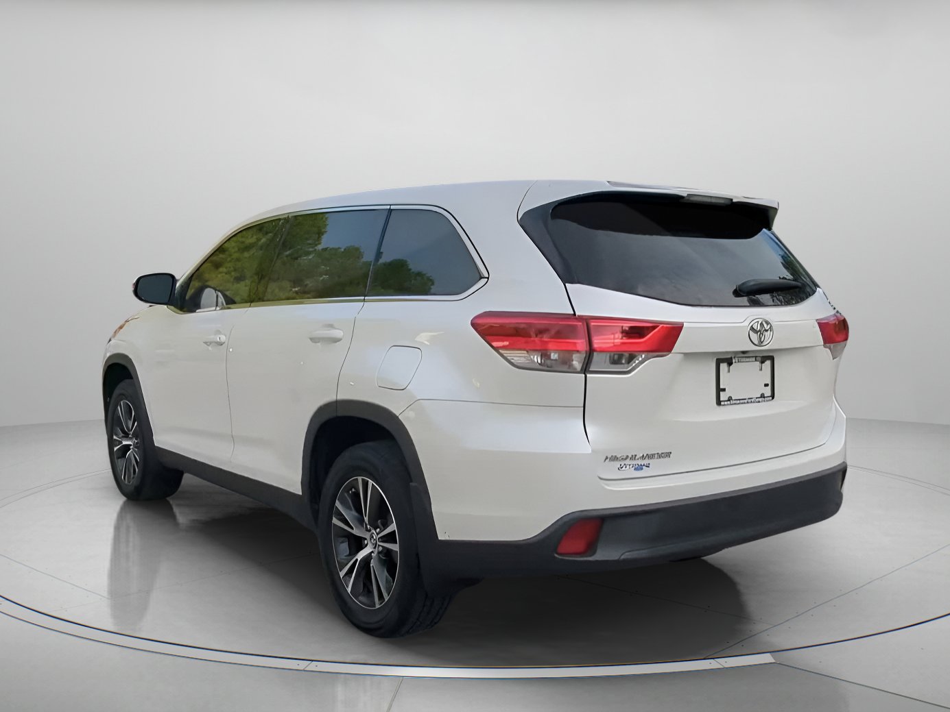Used 2019 Toyota Highlander LE FWD image 21