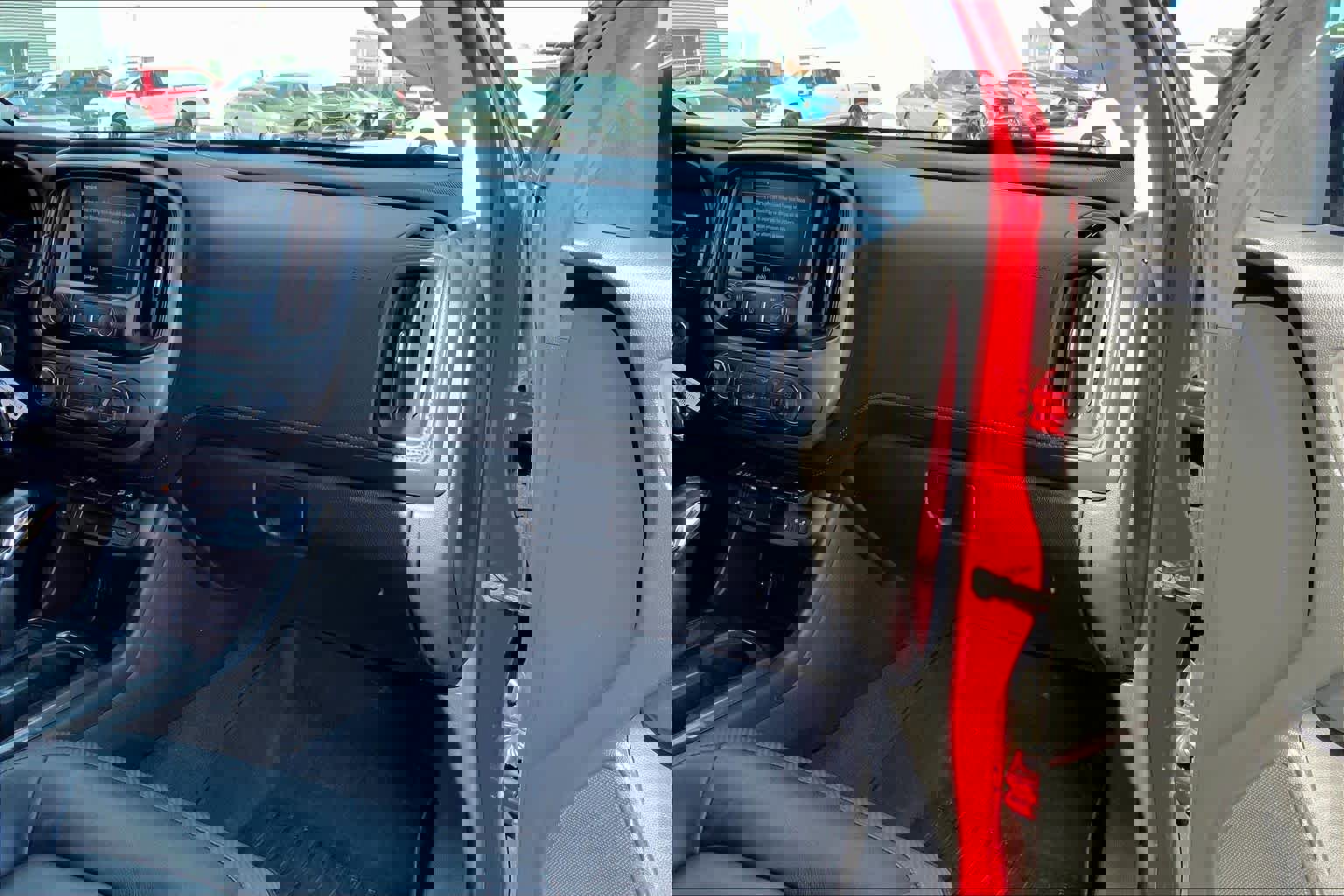 Used 2022 GMC Canyon AT4 w/ Driver Alert Package image 18