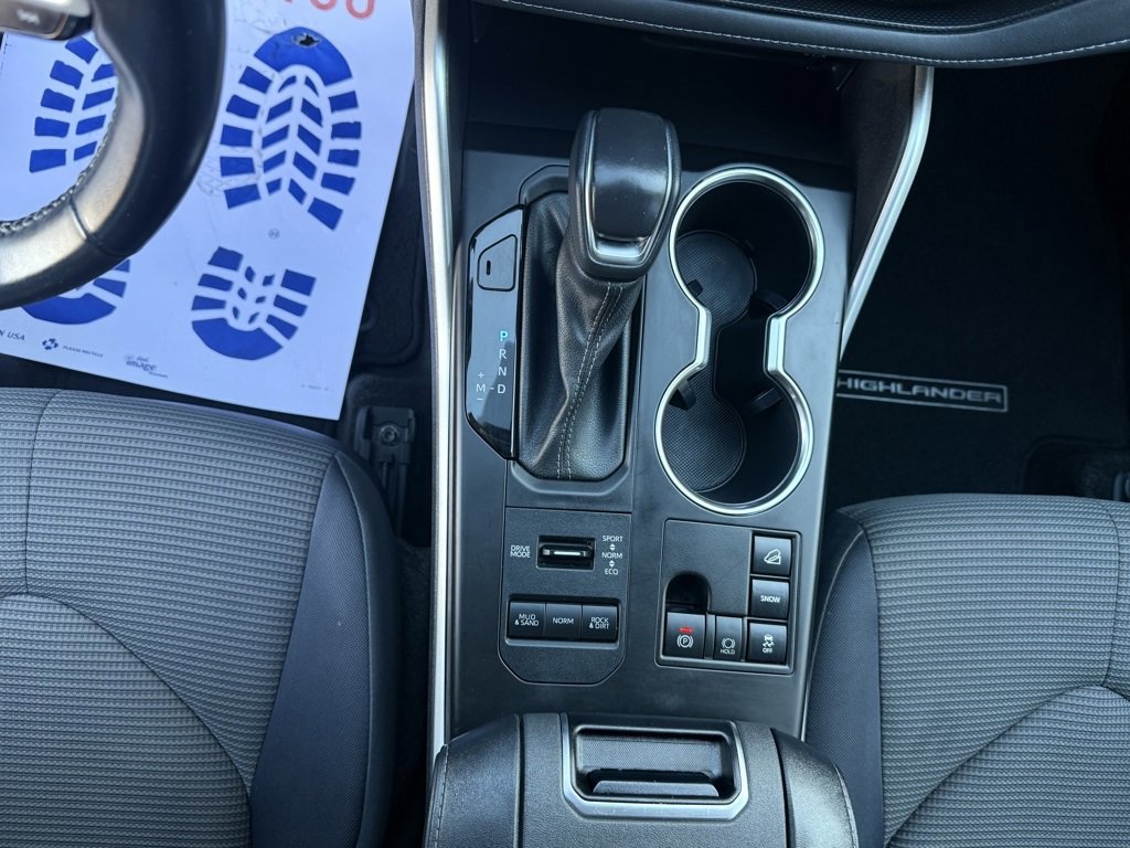 Used 2023 Toyota Highlander LE image 17