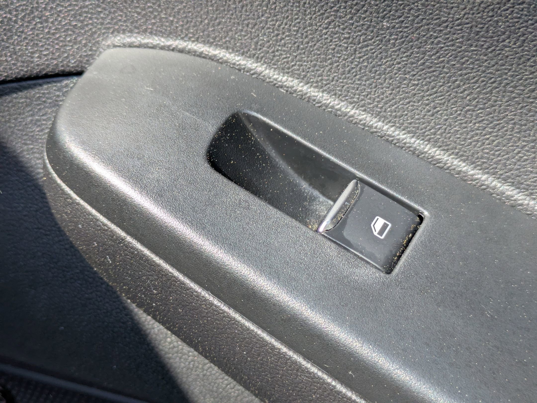 Certified 2025 Ford Escape SE w/ PHEV Premium Package image 40