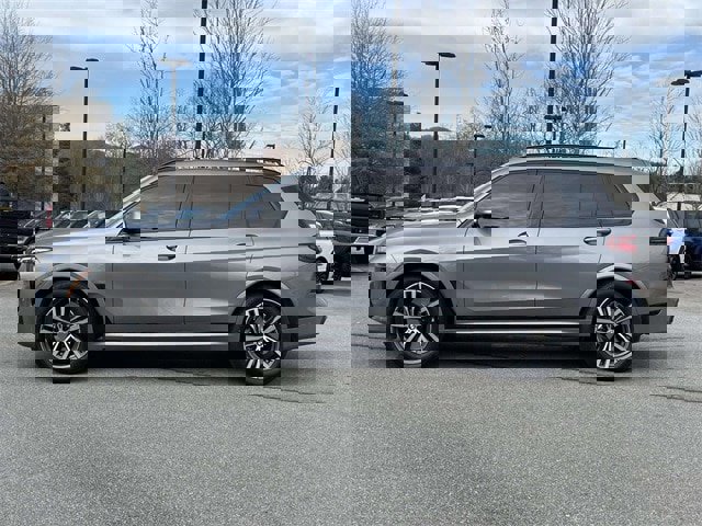 Used 2023 BMW X7 xDrive40i w/ M Sport Package image 2