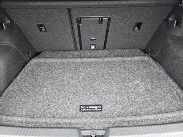 Used 2026 Volkswagen GTI SE FWD image 31