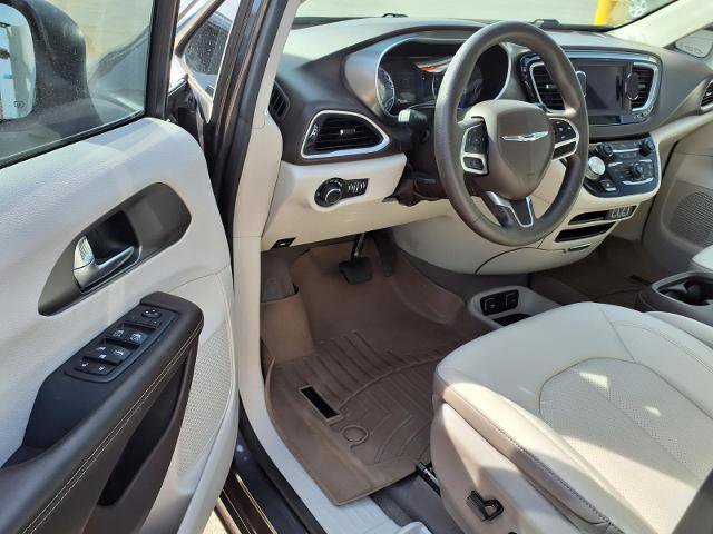 Used 2021 Chrysler Voyager Lxi image 7