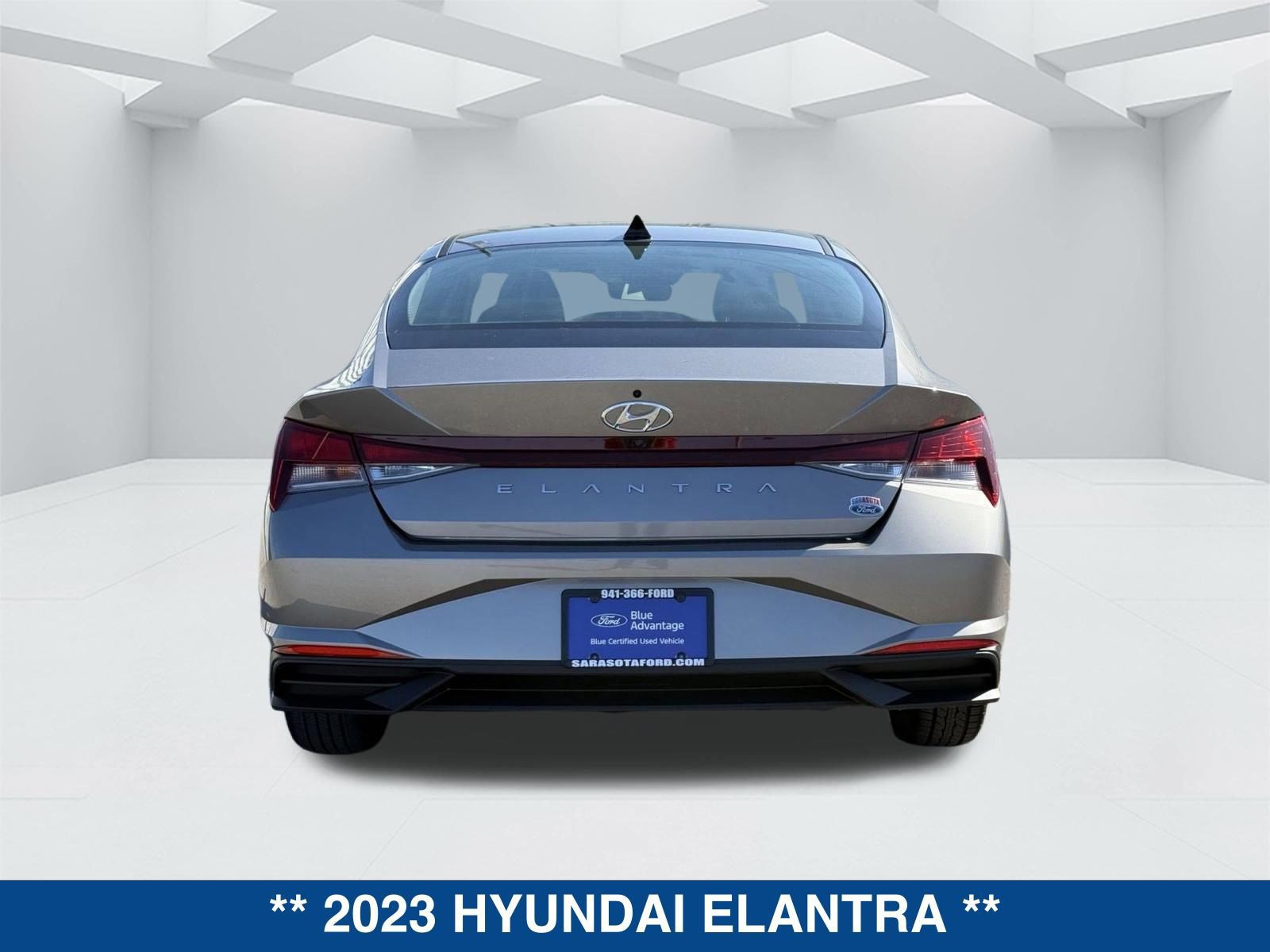 Used 2023 Hyundai Elantra SEL image 3