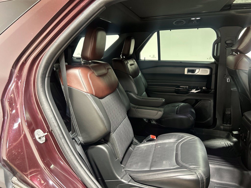 Certified 2022 Ford Explorer Platinum w/ Equipment Group 601A AWD/4WD image 38