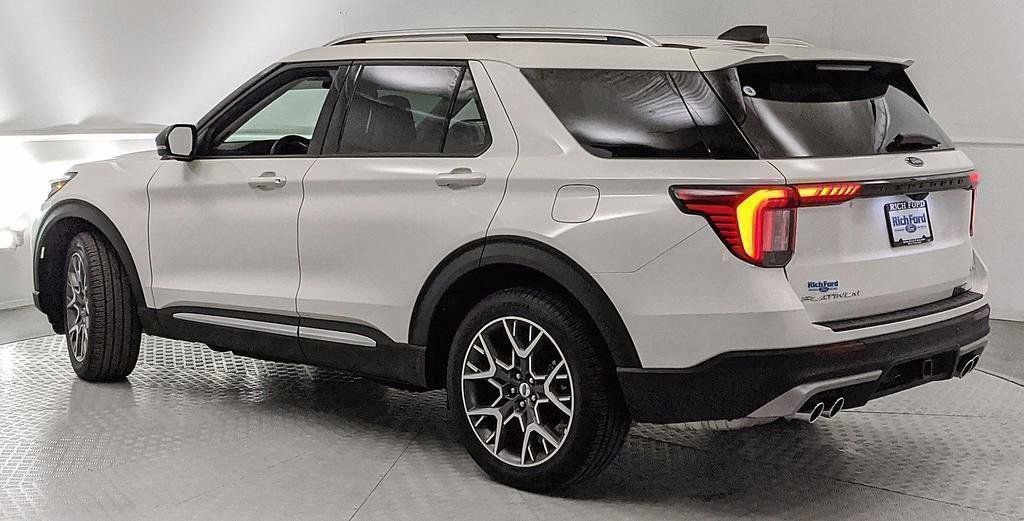 Certified 2025 Ford Explorer Platinum w/ Ultimate Package AWD/4WD image 4