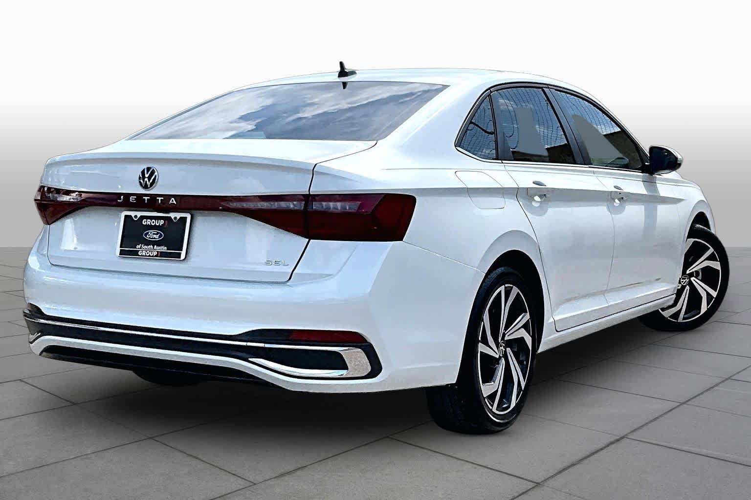 Used 2025 Volkswagen Jetta SEL FWD image 8