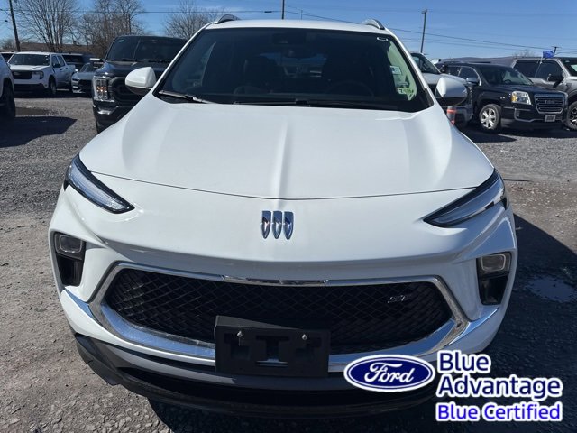 Used 2024 Buick Encore GX Sport Touring image 3