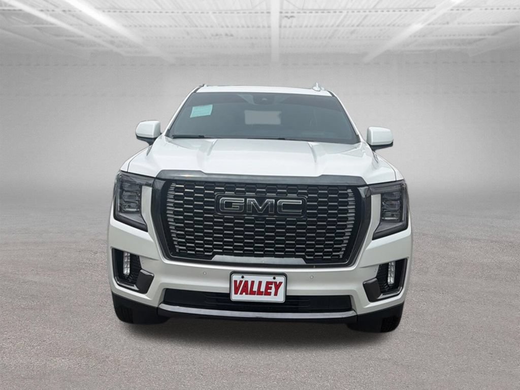 Used 2024 GMC Yukon Denali Ultimate AWD/4WD image 3