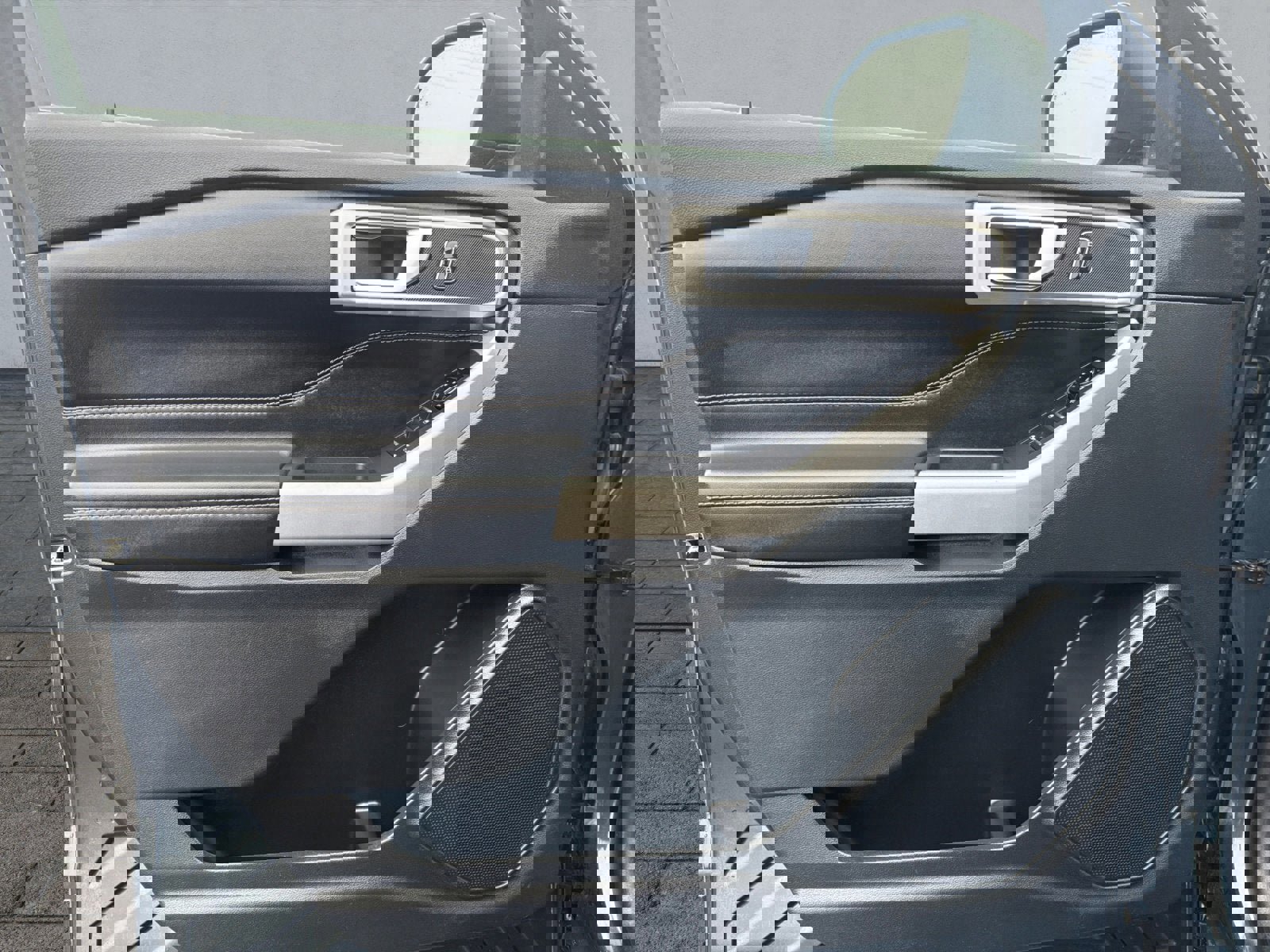 Certified 2023 Ford Explorer XLT w/ Equipment Group 202A image 10