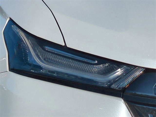 Used 2023 Chevrolet Traverse RS image 10