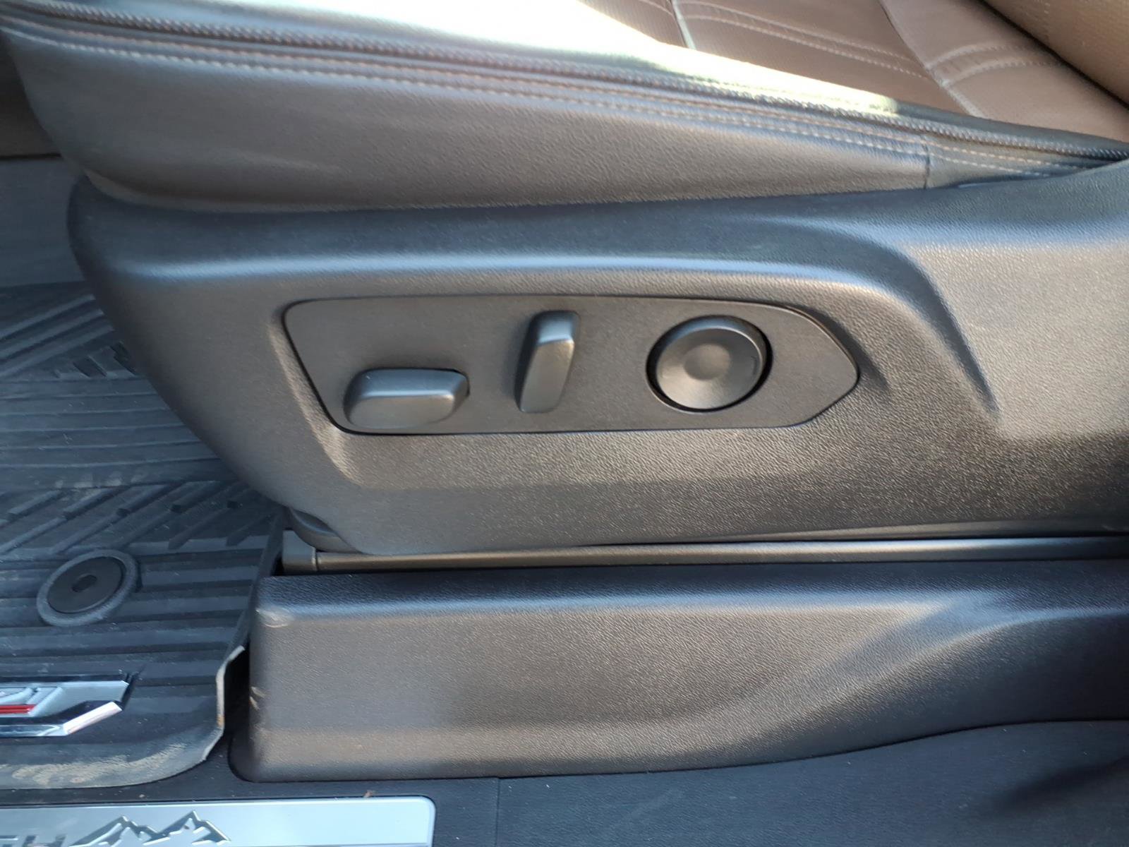 Used 2025 Chevrolet Silverado 2500 High Country w/ High Country Premium Package AWD/4WD image 13