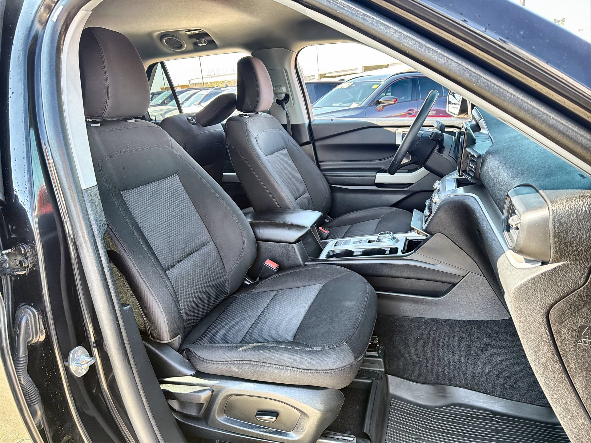 Certified 2024 Ford Explorer XLT RWD image 24