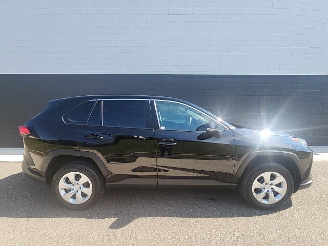 Used 2022 Toyota RAV4 LE AWD/4WD image 7