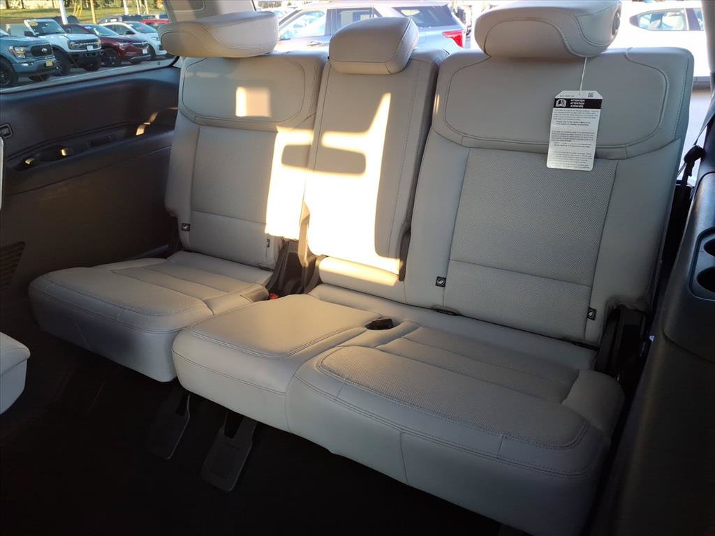 Certified 2025 Ford Expedition Platinum w/ Driver's Package AWD/4WD image 6