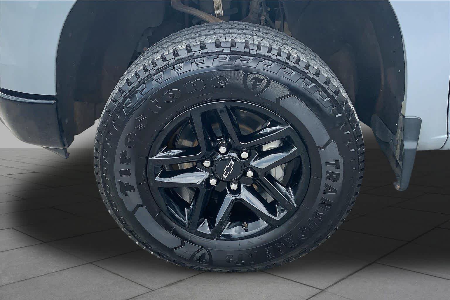 Used 2025 Chevrolet Silverado 1500 Custom Trail Boss AWD/4WD image 11