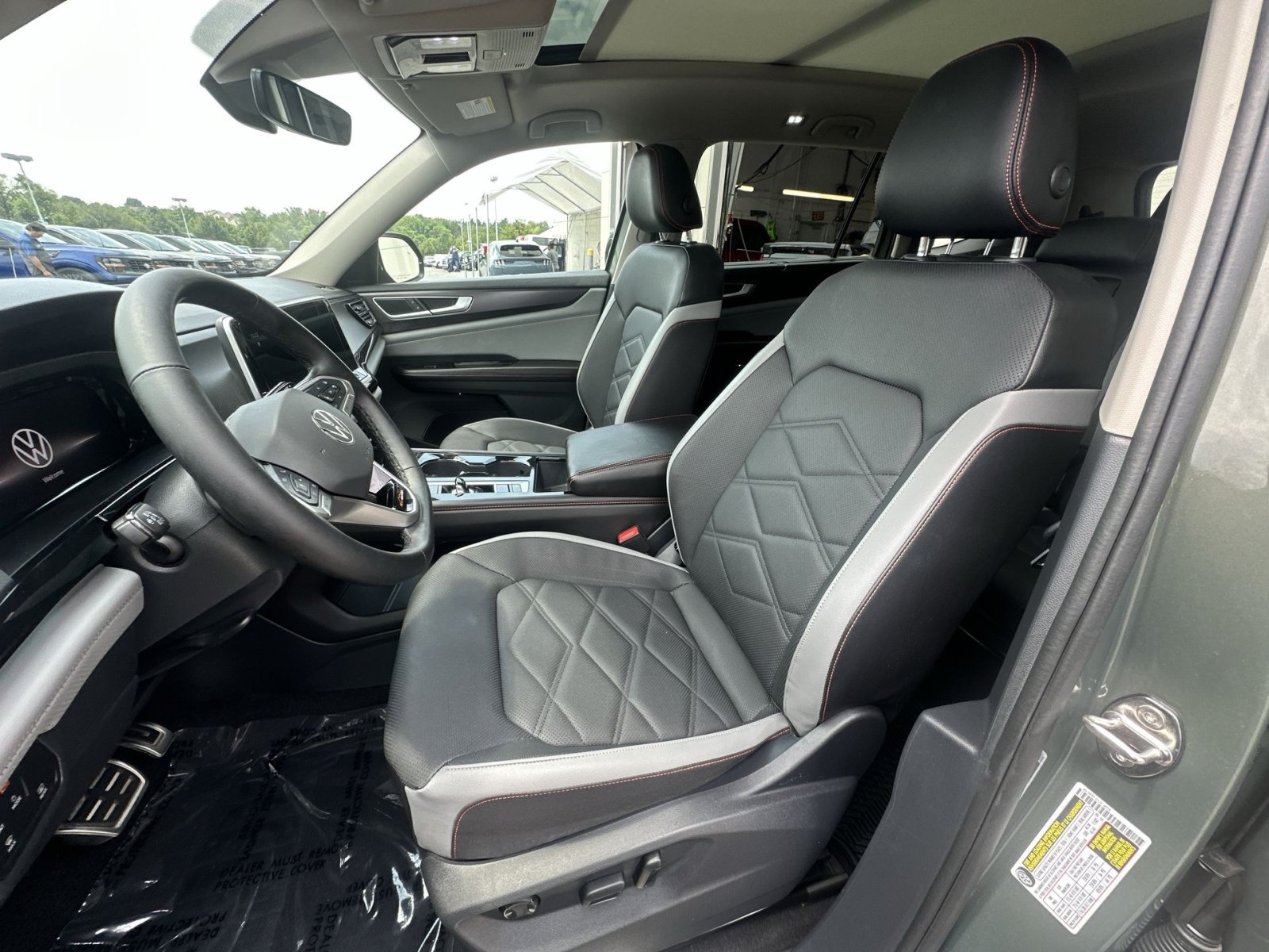 Used 2025 Volkswagen Atlas Peak Edition SE AWD/4WD image 21