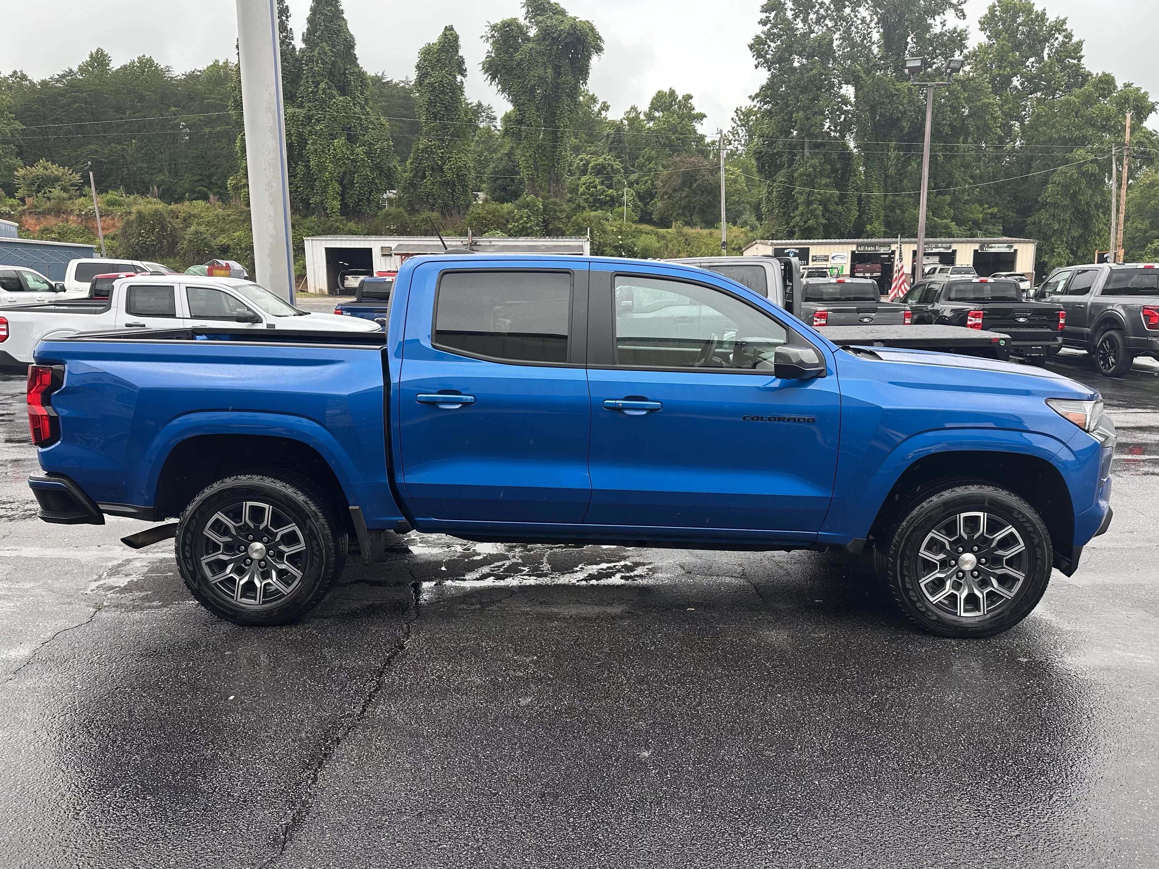 Used 2023 Chevrolet Colorado LT w/ LT Convenience Package II RWD image 5