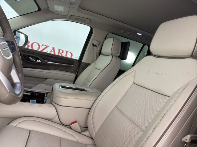 Used 2023 GMC Yukon Denali w/ Advanced Technology Package image 11