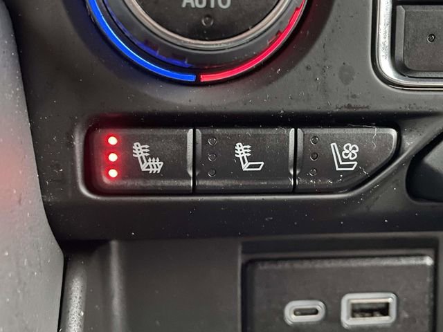 Used 2024 Chevrolet Suburban Premier image 31