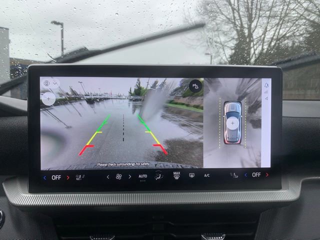 Certified 2025 Ford Explorer ST-Line image 19