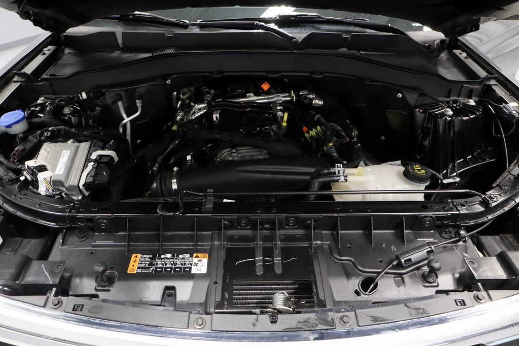 Certified 2025 Ford Explorer Active AWD/4WD image 17