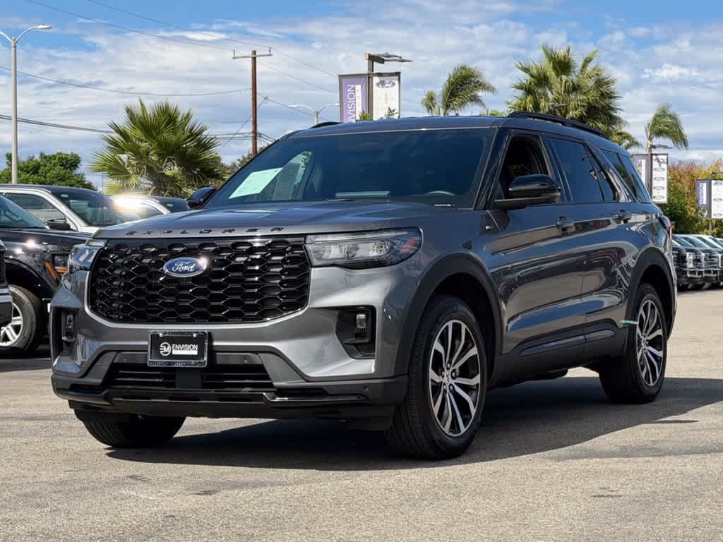 Certified 2025 Ford Explorer ST-Line AWD/4WD image 4