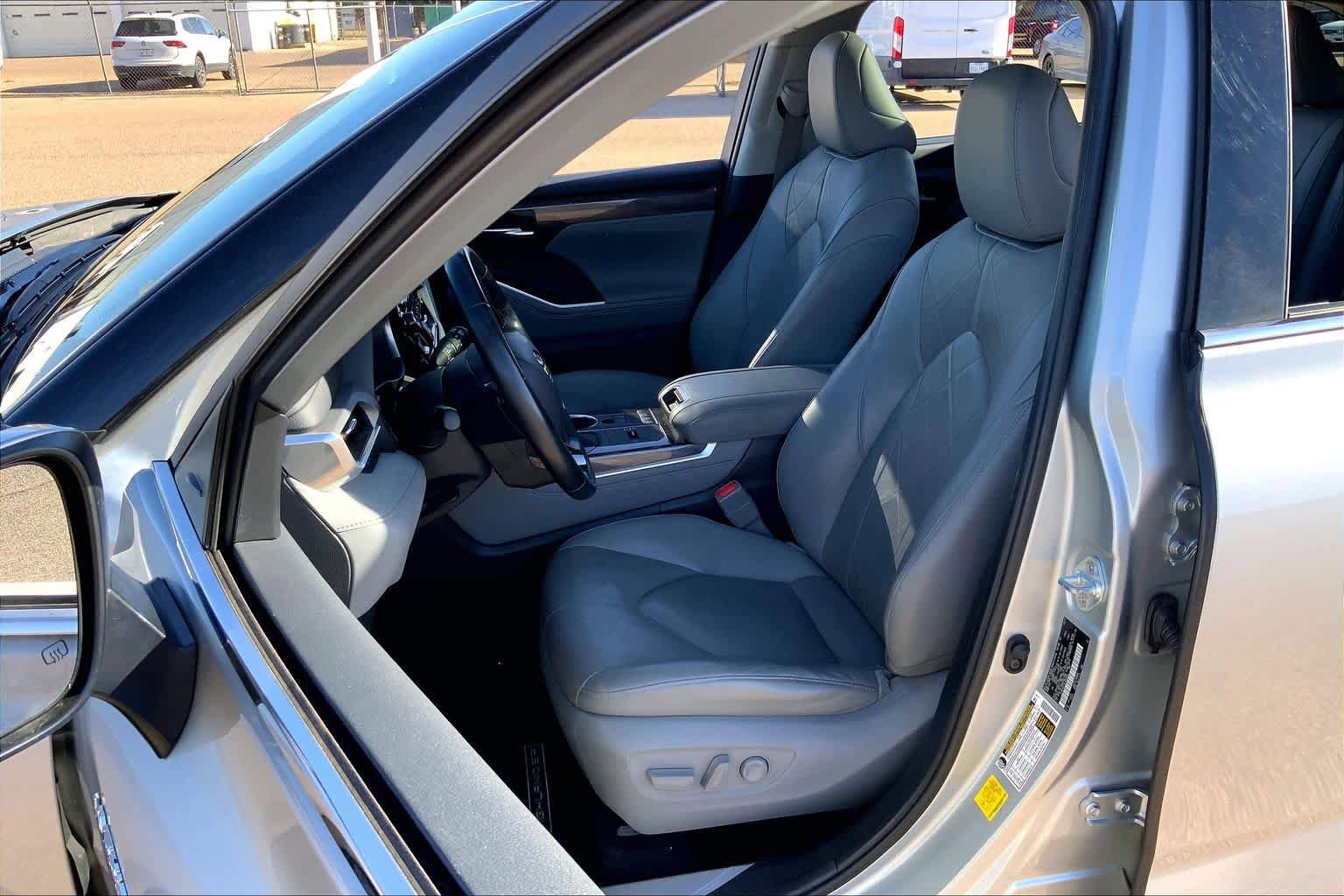 Used 2020 Toyota Highlander Platinum AWD/4WD image 11