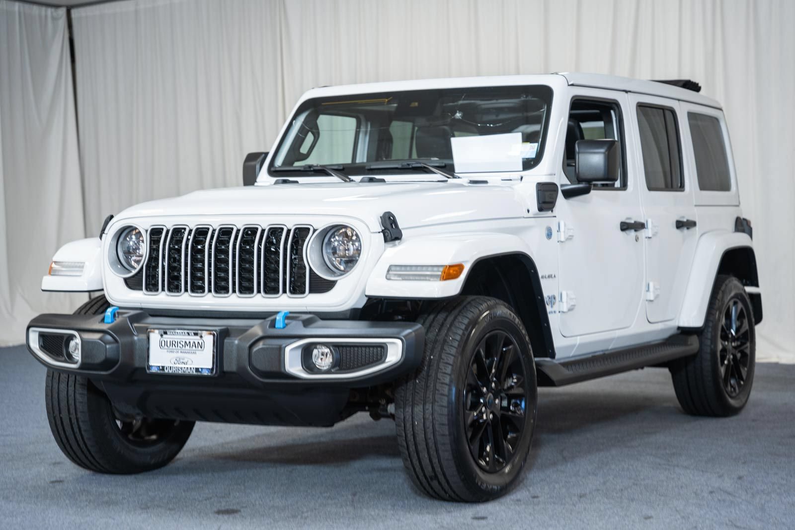 Used 2024 Jeep Wrangler Unlimited Sahara AWD/4WD image 3