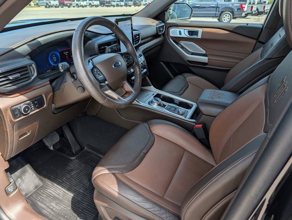 Certified 2024 Ford Explorer King Ranch w/ Technology Package AWD/4WD image 25