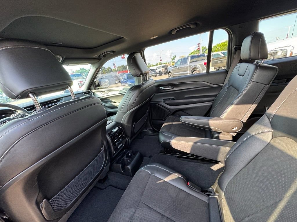 Used 2023 Jeep Grand Cherokee L Laredo AWD/4WD image 25