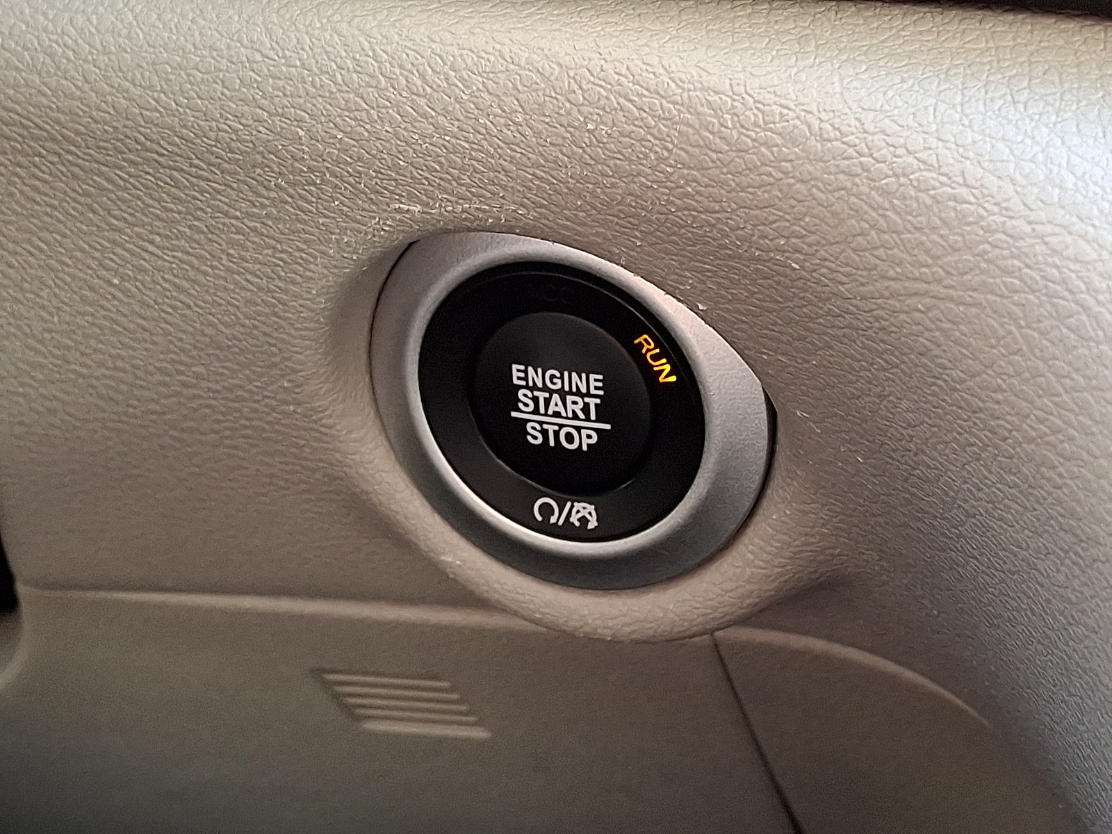 Used 2024 Chrysler Pacifica Touring-L FWD image 25