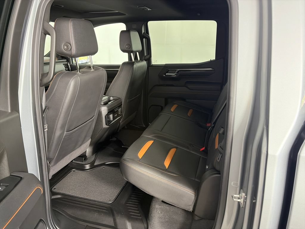 Used 2025 GMC Sierra 1500 AT4 w/ Technology Package AWD/4WD image 13