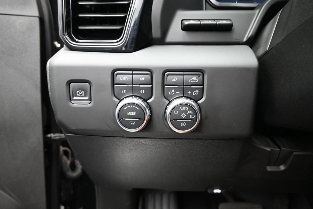 Used 2024 GMC Sierra 2500 AT4 w/ Technology Package AWD/4WD image 14
