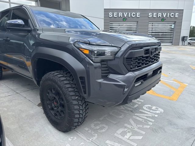 Used 2025 Toyota Tacoma SR5 AWD/4WD image 4