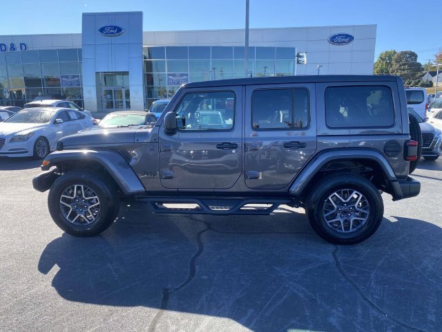Used 2025 Jeep Wrangler Unlimited Sahara w/ Safety Group AWD/4WD image 4