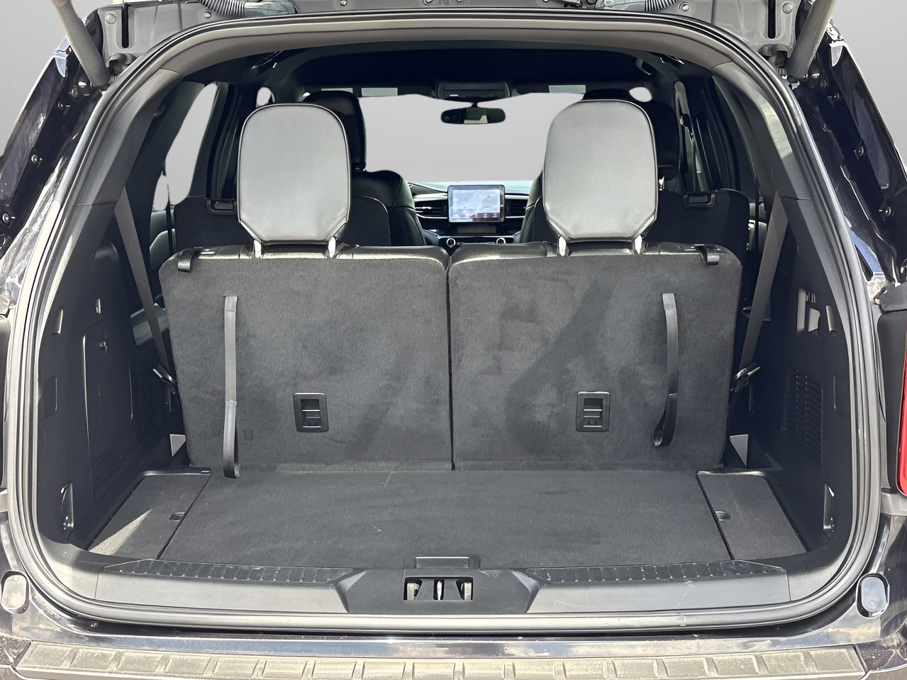 Certified 2022 Ford Explorer ST w/ ST Street Pack image 14