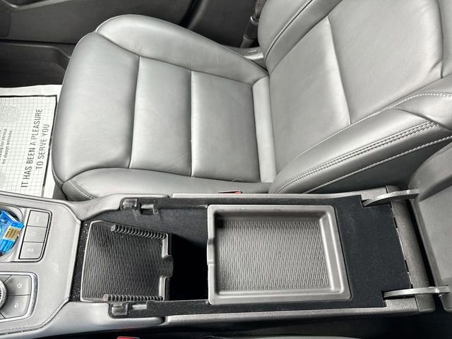 Used 2025 Cadillac XT4 Premium Luxury image 24