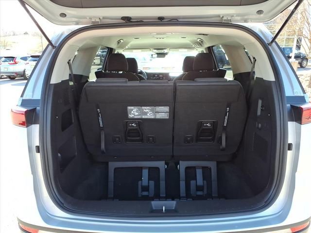 Used 2022 Kia Carnival LX image 14