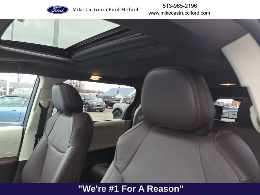 Used 2024 Toyota Sienna Platinum image 26