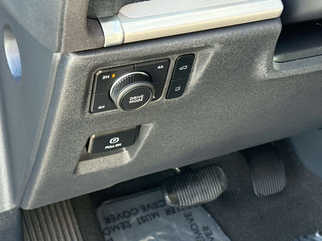 Certified 2025 Ford Expedition Active image 28