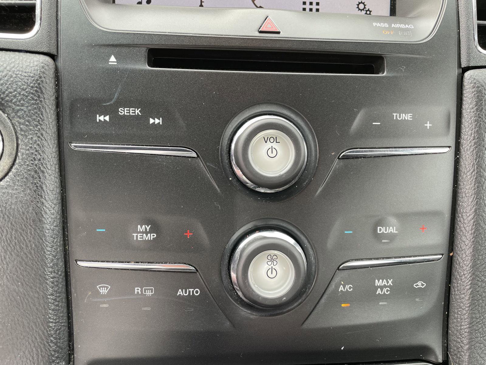 Certified 2018 Ford Taurus SEL w/ Equipment Group 201A FWD image 20