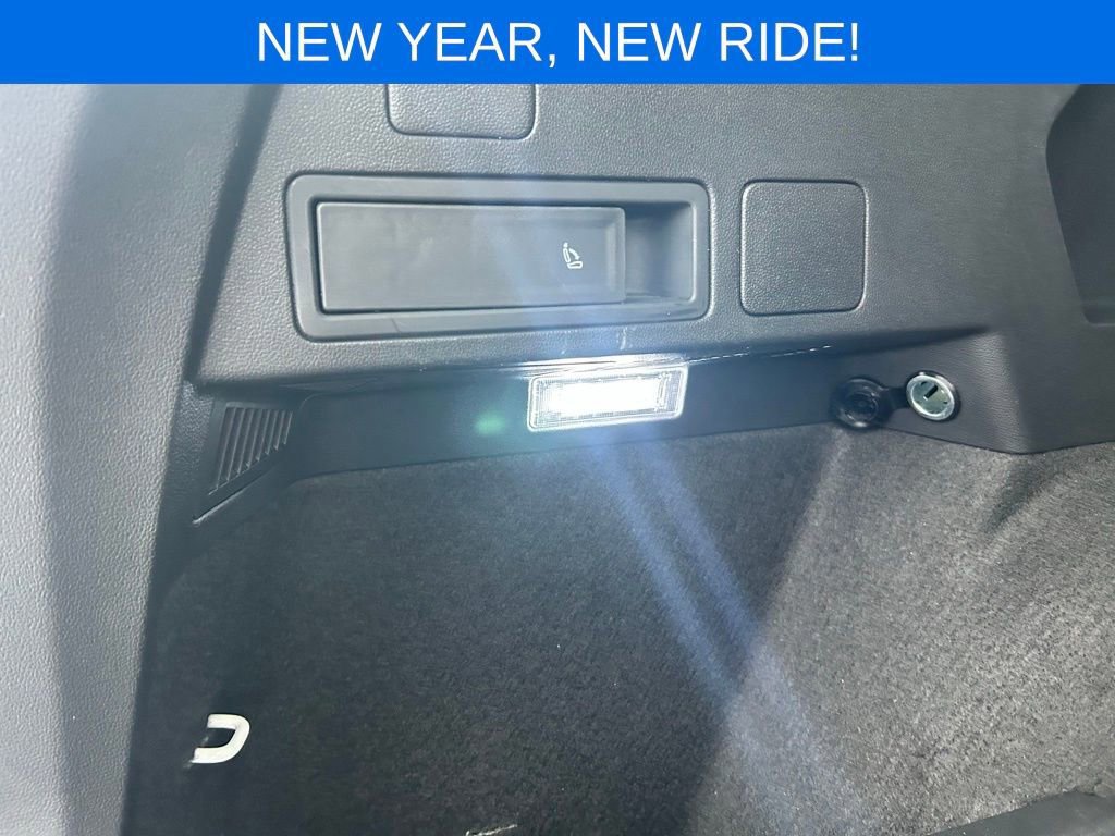 Used 2024 Volkswagen Tiguan Wolfsburg Edition image 39