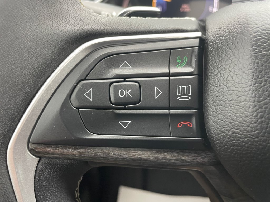 Used 2024 Jeep Grand Cherokee Limited AWD/4WD image 39
